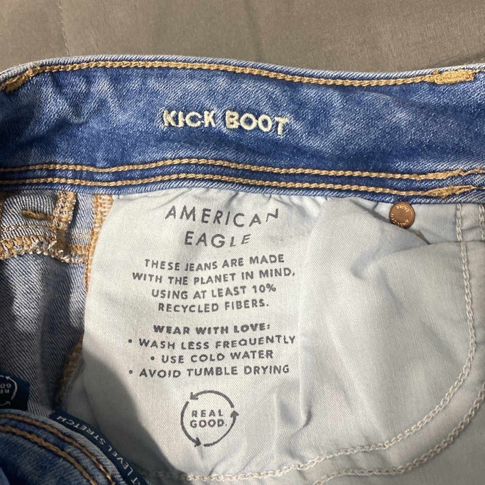 American Eagle π¦
Kick Boot jeans. Size 4 reg - Picture 3 of 6